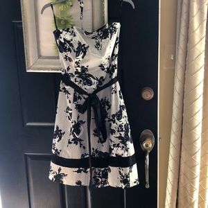 Adorable black and white flower dress